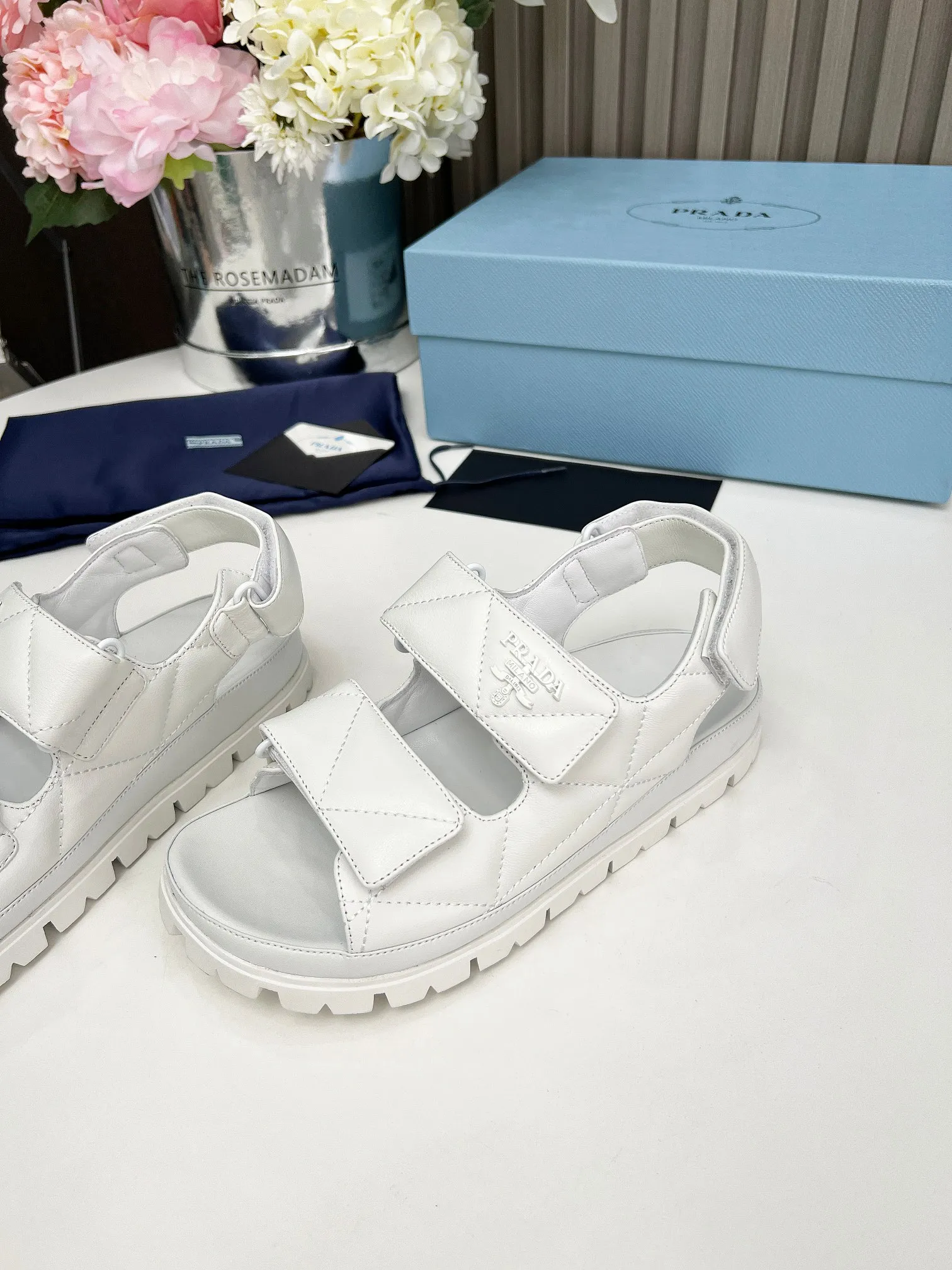 👟👟Ex-factory price 480👟👟 PRADA spring and summer catwalk new sandal series classic thick-soled sandals fabric mixed sheepskin surface lambskin lining original hardware 1:1 development soft and delicate foot feel extremely comfortable versatile style original foam outsole easy to control 5 colors available (35-41) size